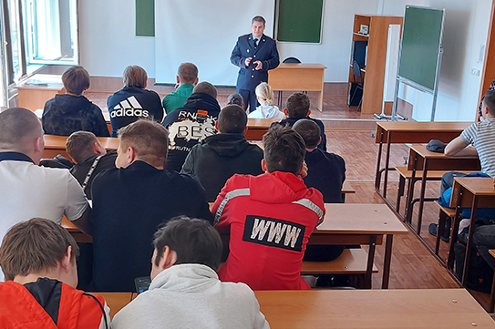 В Анжеро-Судженске полицейские рассказали студентам о способах защиты от аферистов В Анжеро-Судженске полицейские рассказали студентам о способах защиты от аферистов