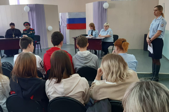 В Анжеро-Судженске прошел "час общения" со школьниками по профилактике экстремизма В Анжеро-Судженске прошел "час общения" со школьниками по профилактике экстремизма
