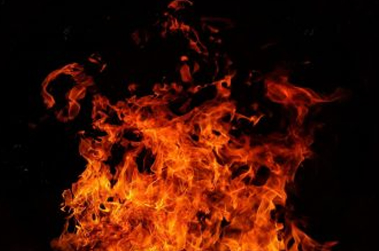 Трое погибли: чудовищный пожар в Кузбассе снова унёс жизни людей Трое погибли: чудовищный пожар в Кузбассе снова унёс жизни людей