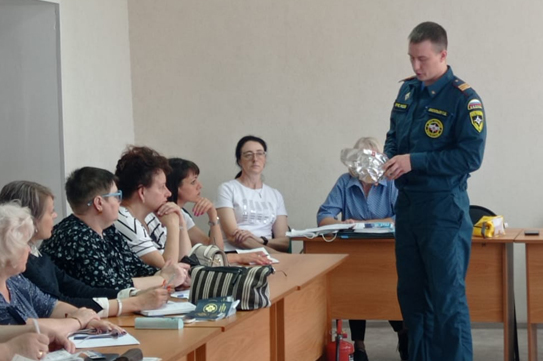 Представителям летних лагерей Анжеро-Судженска напомнили о пожарной безопасности Представителям летних лагерей Анжеро-Судженска напомнили о пожарной безопасности
