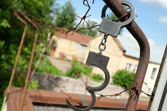 В Анжеро-Судженске за совершение серии краж будут судить троих местных жителей В Анжеро-Судженске за совершение серии краж будут судить троих местных жителей