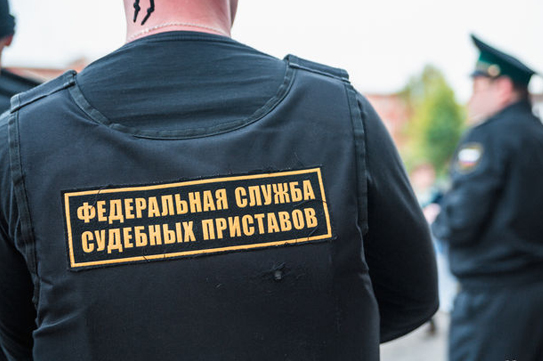 Приставы в Кузбассе арестовали автомобиль торговой компании из-за долгов на 17 млн рублей Приставы в Кузбассе арестовали автомобиль торговой компании из-за долгов на 17 млн рублей