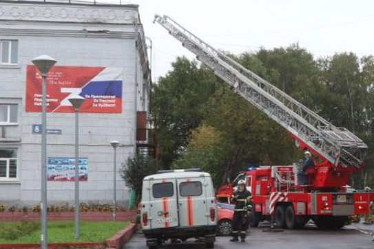 В музыкальной школе Анжеро-Судженска прошли пожарно-тактические учения спасателей В музыкальной школе Анжеро-Судженска прошли пожарно-тактические учения спасателей