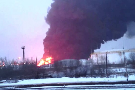 Пожар на нефтеперерабатывающем заводе в Анжеро-Судженске - правда или слухи? Пожар на нефтеперерабатывающем заводе в Анжеро-Судженске - правда или слухи?