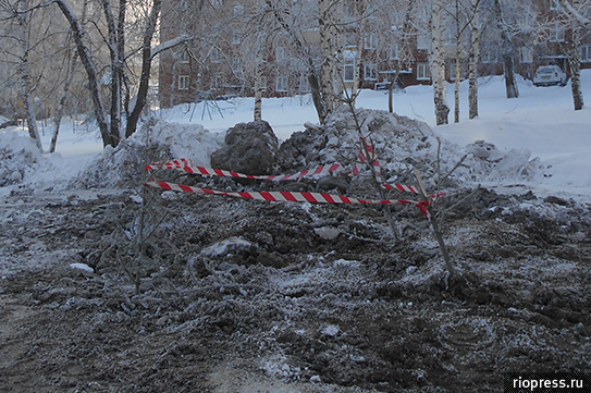 В Анжеро-Судженске в ночь с пятницы на субботу коммунальщики восстанавливали водоснабжение в центре В Анжеро-Судженске в ночь с пятницы на субботу коммунальщики восстанавливали водоснабжение в центре