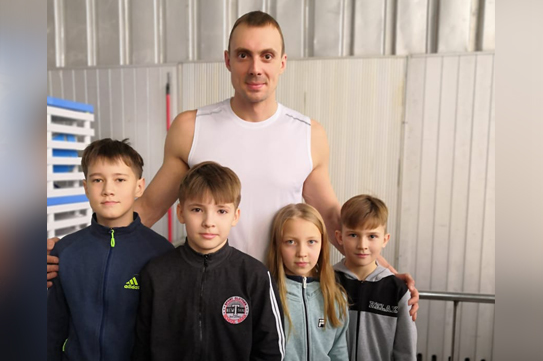 Анжерские пловцы побывали на мастер-классе олимпийского чемпиона Сергея Фесикова Анжерские пловцы побывали на мастер-классе олимпийского чемпиона Сергея Фесикова