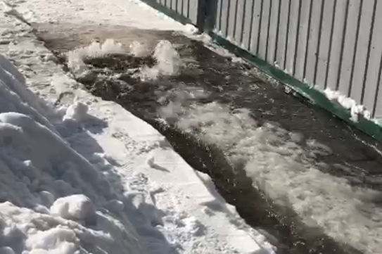 Настоящий потоп случился в Анжеро-Судженске у ТЦ «Водолей» Настоящий потоп случился в Анжеро-Судженске у ТЦ «Водолей»